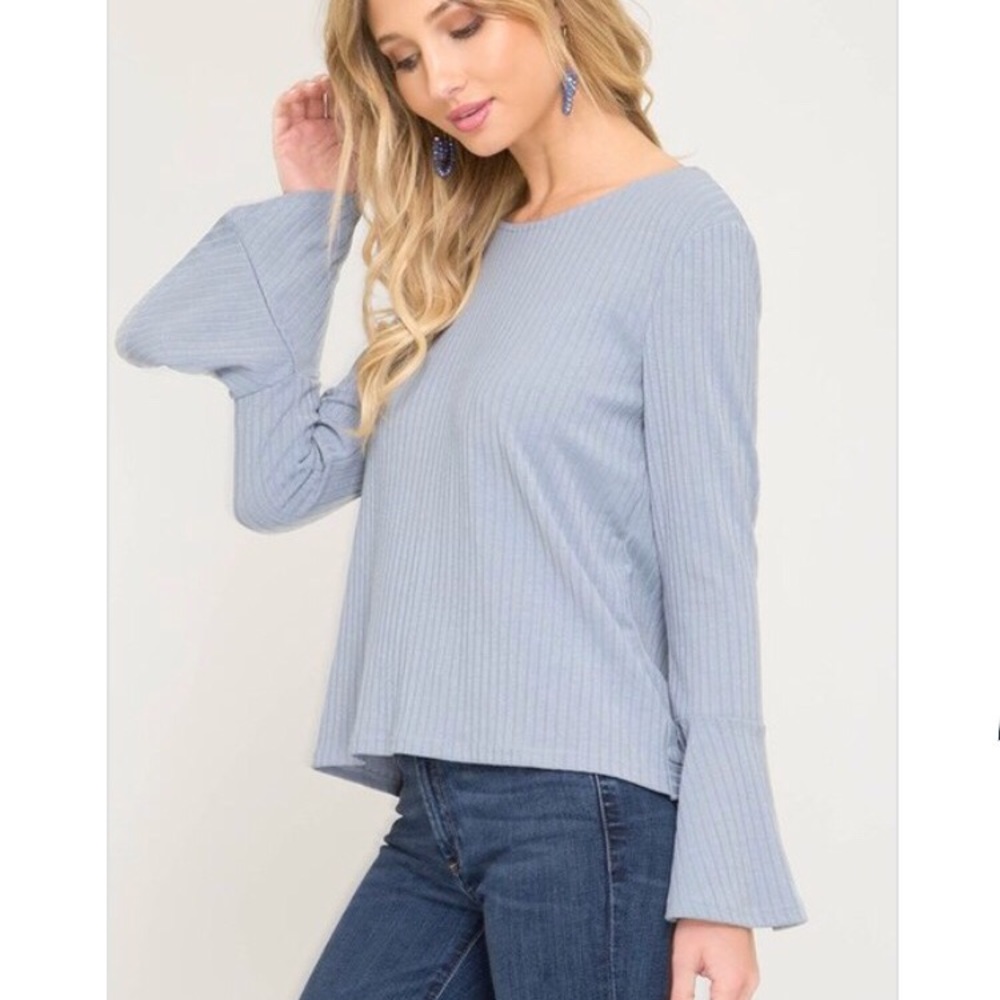 Last 3! Open keyhole back knit top - Picture 3 of 6
